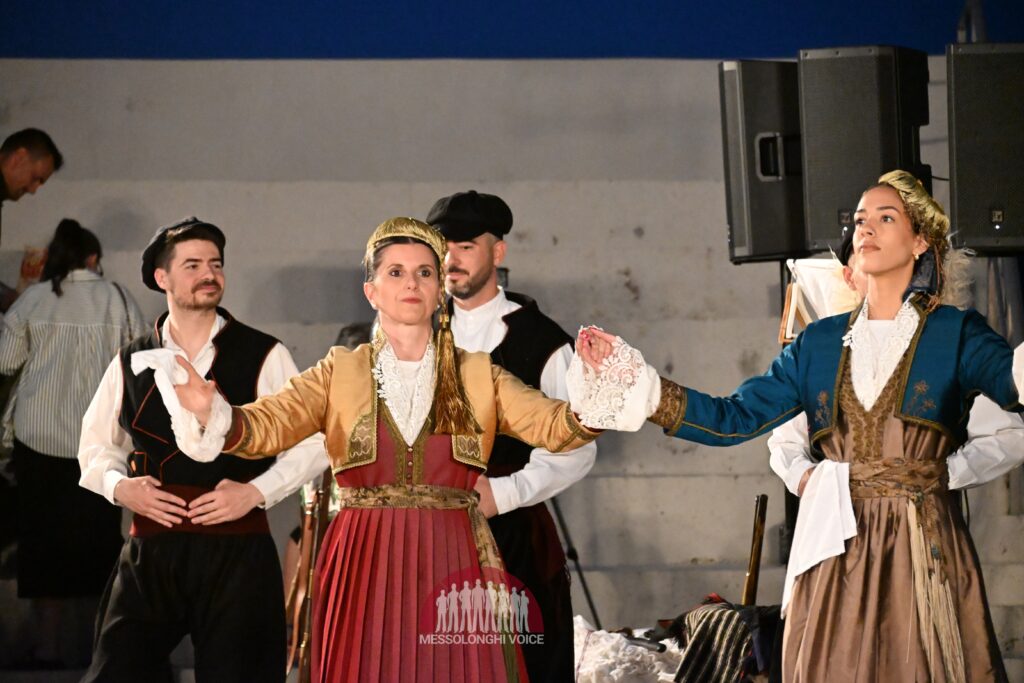 Το «Χοροτέχνημα» εντυπωσίασε το κοινό στο Μεσολόγγι με την παράσταση «Θυσίες που δεν ξεχνιούνται» (δείτε φώτο)