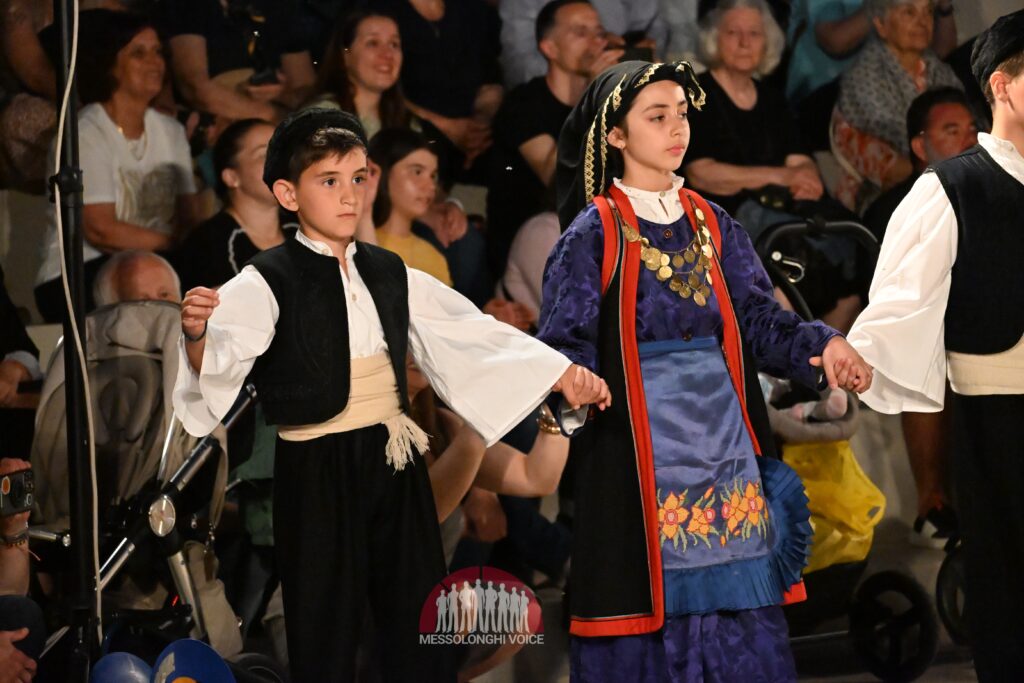Το «Χοροτέχνημα» εντυπωσίασε το κοινό στο Μεσολόγγι με την παράσταση «Θυσίες που δεν ξεχνιούνται» (δείτε φώτο)