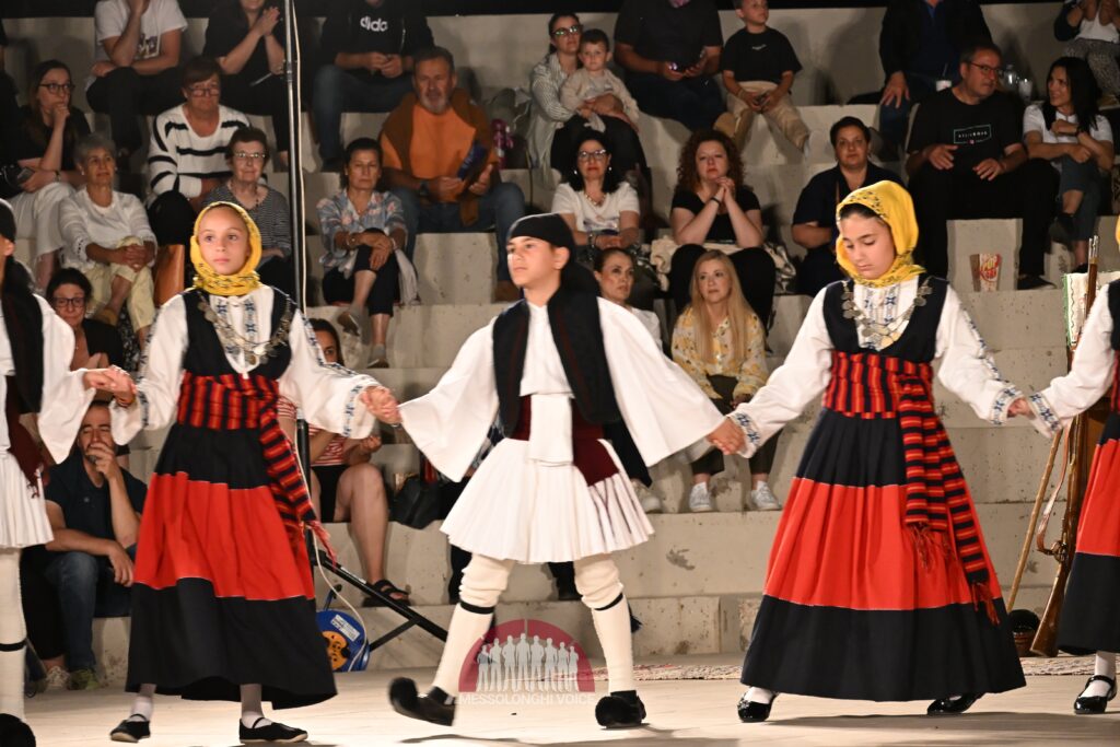 Το «Χοροτέχνημα» εντυπωσίασε το κοινό στο Μεσολόγγι με την παράσταση «Θυσίες που δεν ξεχνιούνται» (δείτε φώτο)