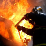 Δυτ. Ελλάδα: Από θαύμα σώθηκε οδηγός στην Πάτρα - Το αυτοκίνητό του τυλίχθηκε στις φλόγες
