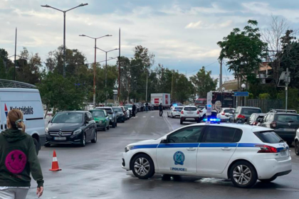Μικρολίμανο: Αστυνομικοί πυροβόλησαν και τραυμάτισαν άνδρα που έβγαλε όπλο σε έλεγχο, είχε πάνω του και έξι χειροβομβίδες