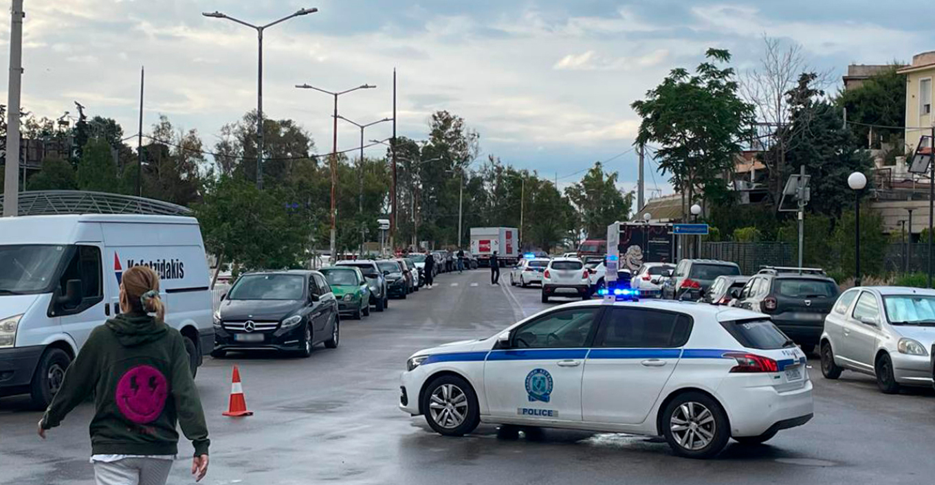 Μικρολίμανο: Αστυνομικοί πυροβόλησαν και τραυμάτισαν άνδρα που έβγαλε όπλο σε έλεγχο, είχε πάνω του και έξι χειροβομβίδες