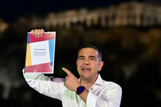 Η ΚΝΕ ειρωνεύεται με βίντεο τον Αλέξη Τσίπρα για το «ΕΛΑΣ»: «Για τις θέσεις του κόμματος καλέστε το 100»