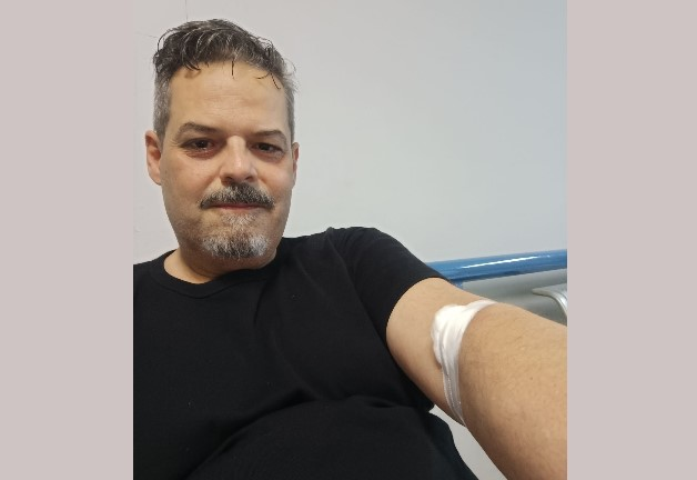 Γιάννης Πανουκλιάς: «Έμαθα να μην τα παρατάω, η γκρίνια είναι ο χειρότερος σύμβουλος», λέει ο Αγρινιώτης τραγουδιστής