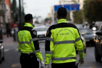 Χειροπέδες σε 26χρονη που «κάρφωνε» τα μπλόκα της Τροχαίας μέσω Viber