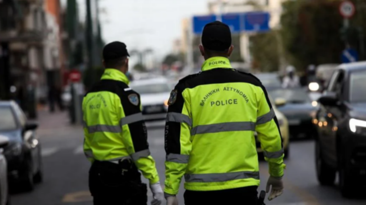Χειροπέδες σε 26χρονη που «κάρφωνε» τα μπλόκα της Τροχαίας μέσω Viber