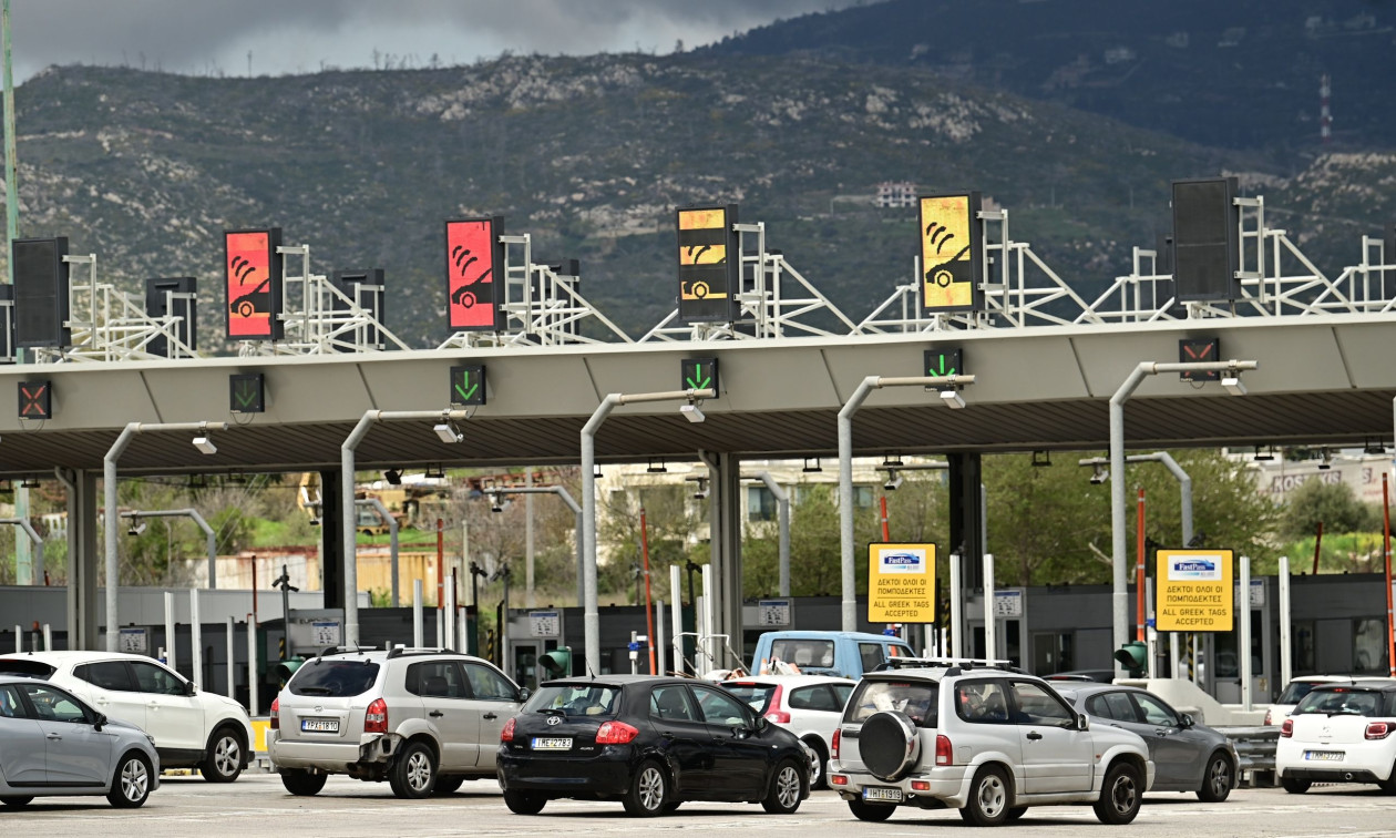 Αγίου Πνεύματος: Πάνω από 50.000 οχήματα έχουν φύγει ήδη από την Αθήνα για το τριήμερο