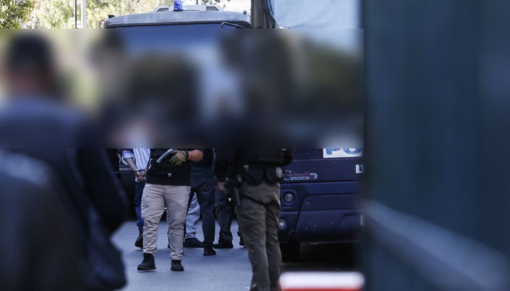 Στη φυλακή 6 από τους κατηγορούμενους για τη ληστεία σε τράπεζα στην Κάτω Τιθορέα - Επεισόδια στην Ευελπίδων