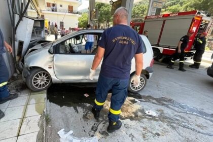 Αιτωλοακαρνανία: Αυτοκίνητο «καρφώθηκε» σε πρατήριο καυσίμων (Βίντεο)