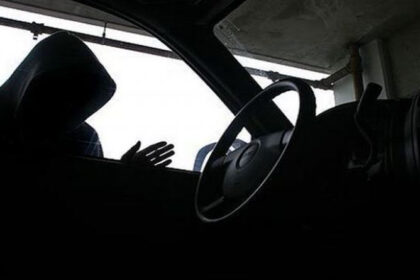 Μεσολόγγι: Πήγε για μπάνιο στη Φοινικιά και βρήκε το αυτοκίνητό του παραβιασμένο – Του αφαίρεσαν μεγάλο χρηματικό ποσό