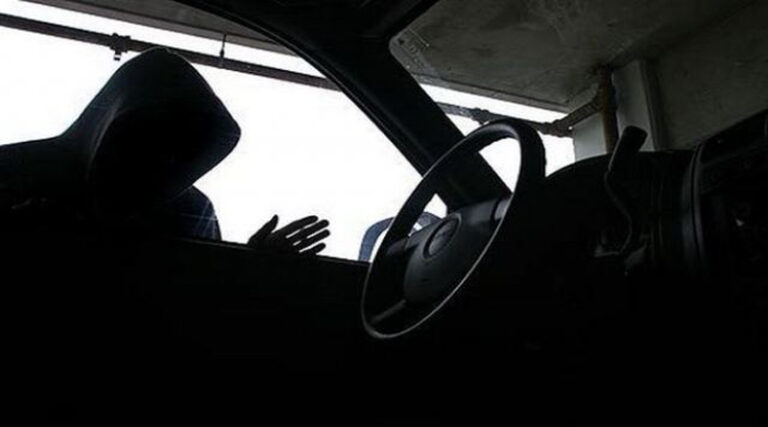 Μεσολόγγι: Πήγε για μπάνιο στη Φοινικιά και βρήκε το αυτοκίνητό του παραβιασμένο – Του αφαίρεσαν μεγάλο χρηματικό ποσό
