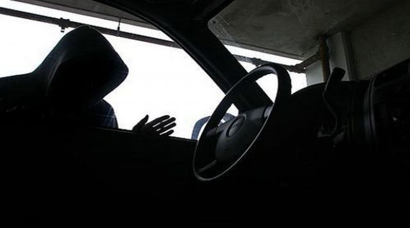 Μεσολόγγι: Πήγε για μπάνιο στη Φοινικιά και βρήκε το αυτοκίνητό του παραβιασμένο – Του αφαίρεσαν μεγάλο χρηματικό ποσό