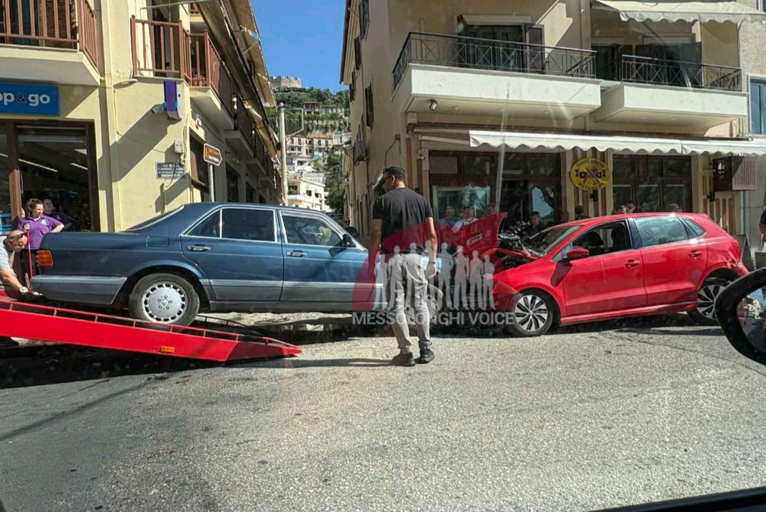 Αναστάτωση στη Ναύπακτο από τροχαίο κοντά στο λιμάνι ( φωτο - βίντεο)
