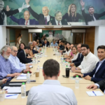 ΠΑΣΟΚ: Αυτή είναι η "σκιώδης" κυβέρνηση του Νίκου Ανδρουλάκη - Συγκροτούνται οκτώ κύκλοι δημόσια πολιτικής (Ονόματα)