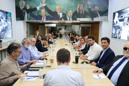 ΠΑΣΟΚ: Αυτή είναι η "σκιώδης" κυβέρνηση του Νίκου Ανδρουλάκη - Συγκροτούνται οκτώ κύκλοι δημόσια πολιτικής (Ονόματα)