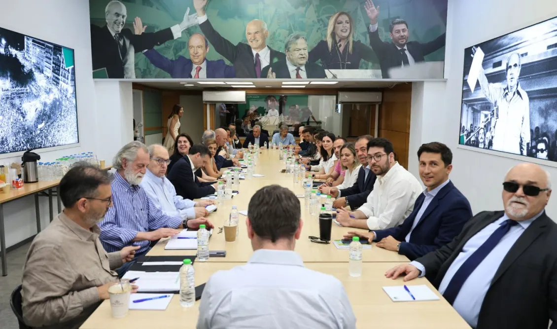 ΠΑΣΟΚ: Αυτή είναι η "σκιώδης" κυβέρνηση του Νίκου Ανδρουλάκη - Συγκροτούνται οκτώ κύκλοι δημόσια πολιτικής (Ονόματα)