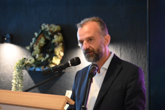 Γρ. Θεοδωράκης: «Οι αντίπαλοι της ΕΛ.Α.Σ. βρίσκονται σε βαθύ πανικό – Ο Τσίπρας επιστρέφει πιο έτοιμος από ποτέ»