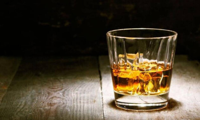 Πάτρα: 15χρονη διακομίστηκε στο νοσοκομείο σε κατάσταση μέθης – Συνελήφθη η γιαγιά της