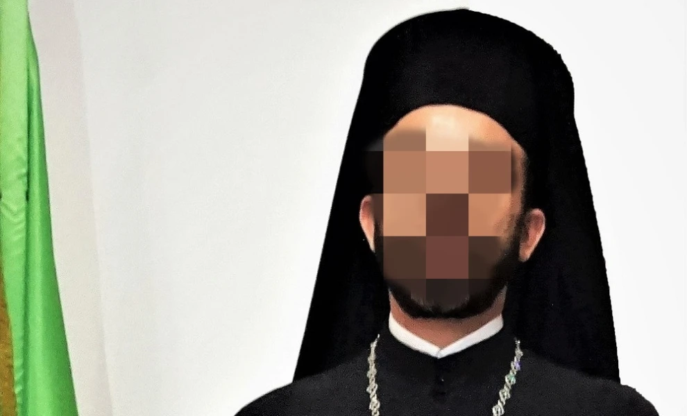 Χειροπέδες σε μεγαλόσχημο κληρικό - Έδειχνε τα γεννητικά του όργανα σε περαστικούς