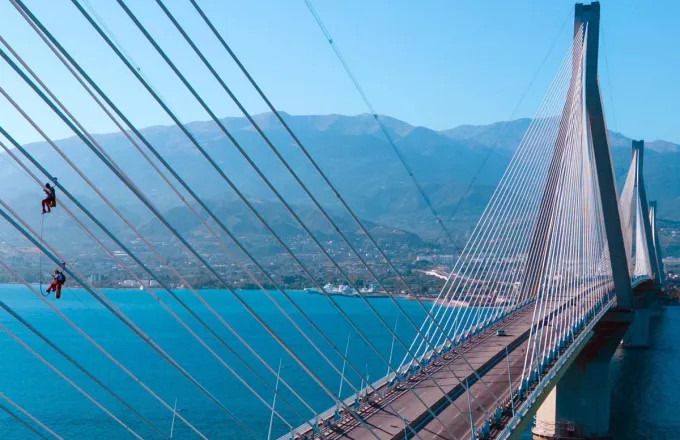 Γέφυρα Ρίου – Αντιρρίου: Αναστάτωση από καπνούς σε ΙΧ λόγω μηχανικής βλάβης (δείτε βίντεο)