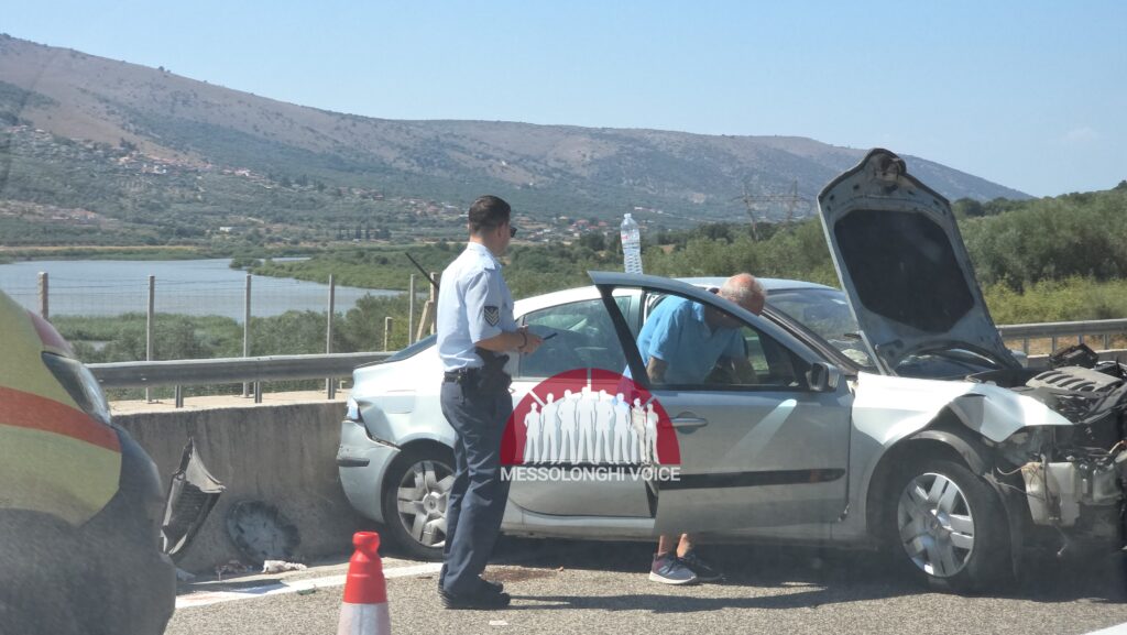 Αιτωλοακαρνανία: Αυτοκίνητο καρφώθηκε σε στηθαίο στην Ιόνια Οδό (ΦΩΤΟ)