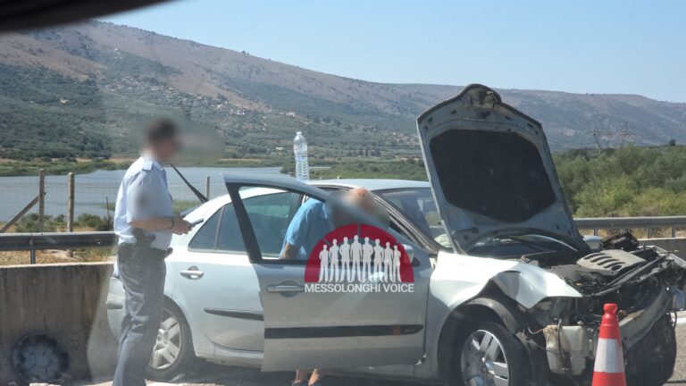 Αιτωλοακαρνανία: Αυτοκίνητο καρφώθηκε σε στηθαίο στην Ιόνια Οδό (ΦΩΤΟ)
