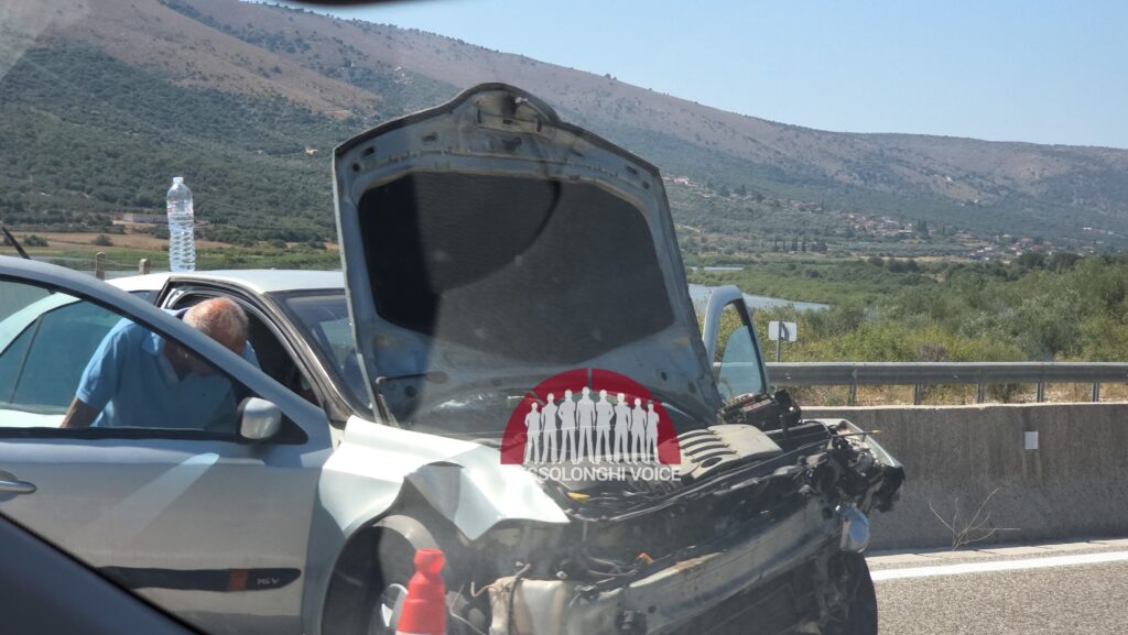Αιτωλοακαρνανία: Αυτοκίνητο καρφώθηκε σε στηθαίο στην Ιόνια Οδό (ΦΩΤΟ)
