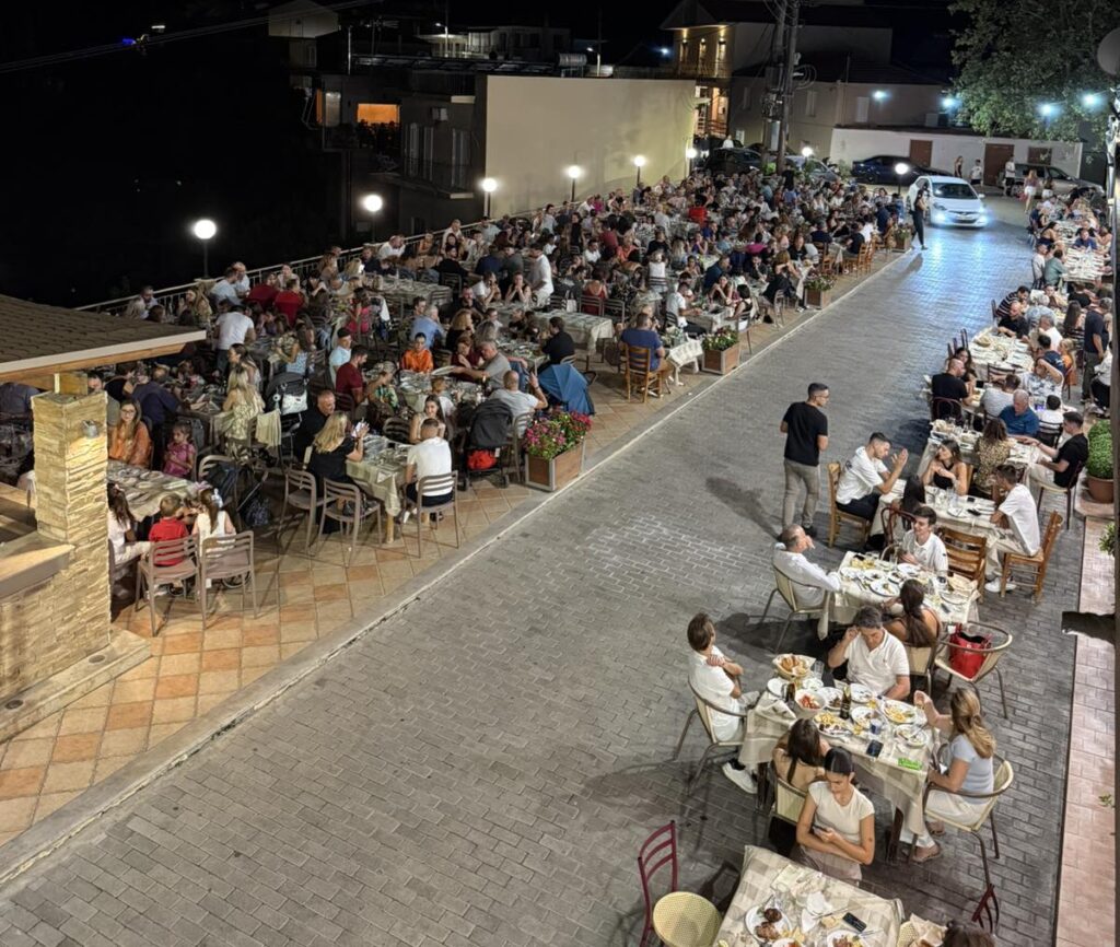 Όλοι οι δρόμοι οδηγούν στο «Μπαλκόνι» της Σταμνάς – Η ταβέρνα που έχει γίνει γευστικός προορισμός στην Αιτωλοακαρνανία