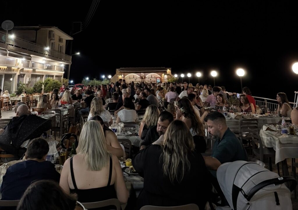 Όλοι οι δρόμοι οδηγούν στο «Μπαλκόνι» της Σταμνάς – Η ταβέρνα που έχει γίνει γευστικός προορισμός στην Αιτωλοακαρνανία