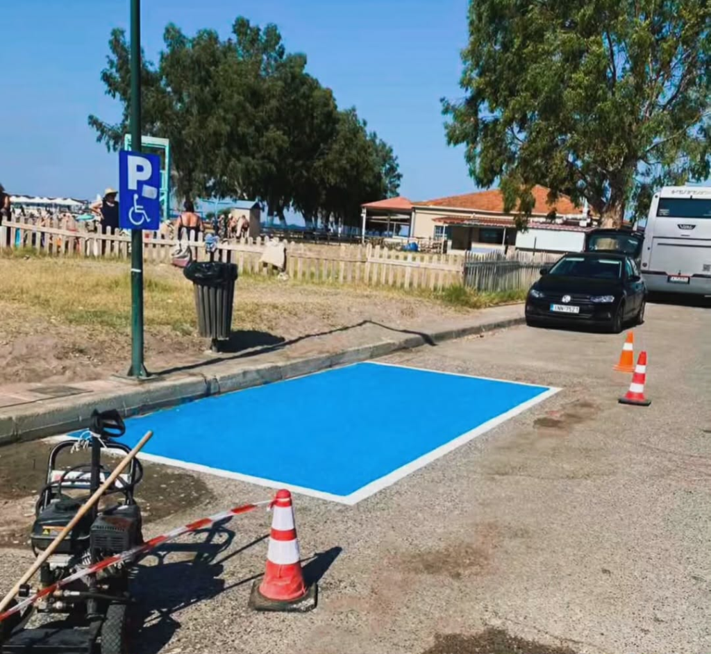 Μεσολόγγι: Πλήρως προσβάσιμη η παραλία της Τουρλίδας με νέες υποδομές για ΑμεΑ