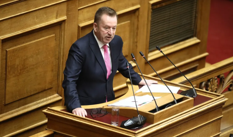 Βασίλης Κόκκαλης: Παραιτήθηκε από βουλευτής του ΣΥΡΙΖΑ