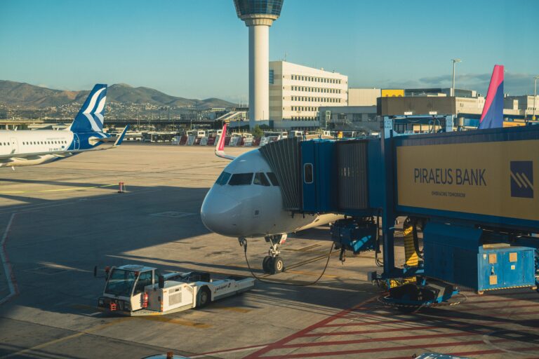 Έκτακτη προσγείωση αεροσκάφους στο Ελευθέριος Βενιζέλος – Συναγερμός για καπνό στο δρομολόγιο Αθήνα – Πάρος