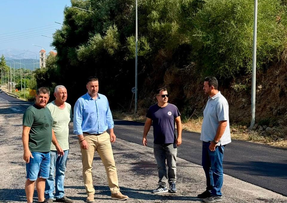 Βελτιώνεται το οδικό δίκτυο στο Λεσίνι Μεσολογγίου – Αυτοψία του Θανάση Μαυρομμάτη στις εργασίες ασφαλτόστρωσης