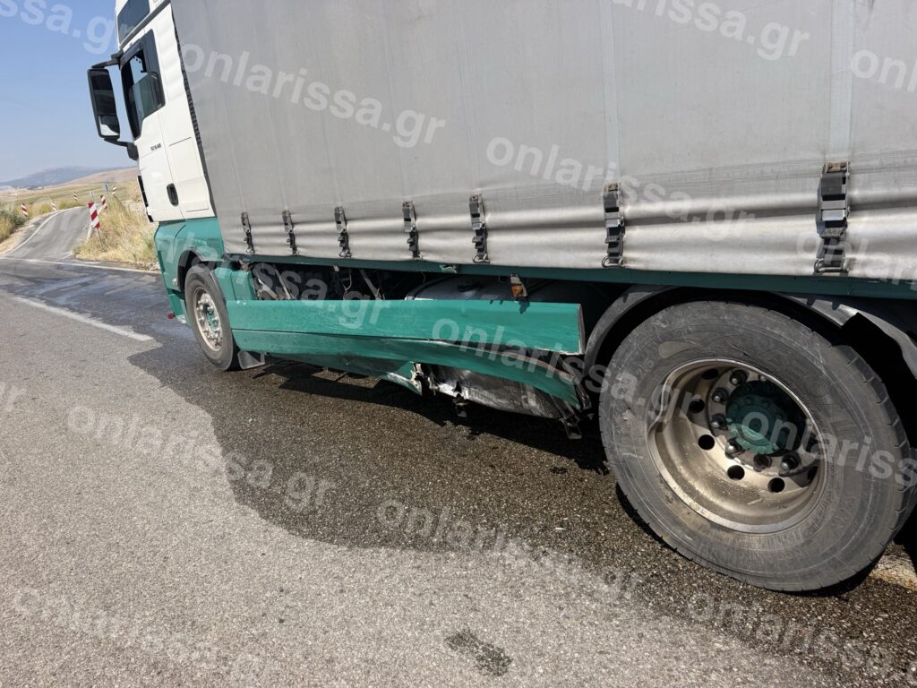 Λάρισα: Σύγκρουση ΙΧ με φορτηγό στον δρόμο για Τρίκαλα – Το αυτοκίνητο έγινε «άμορφη μάζα σιδερικών»