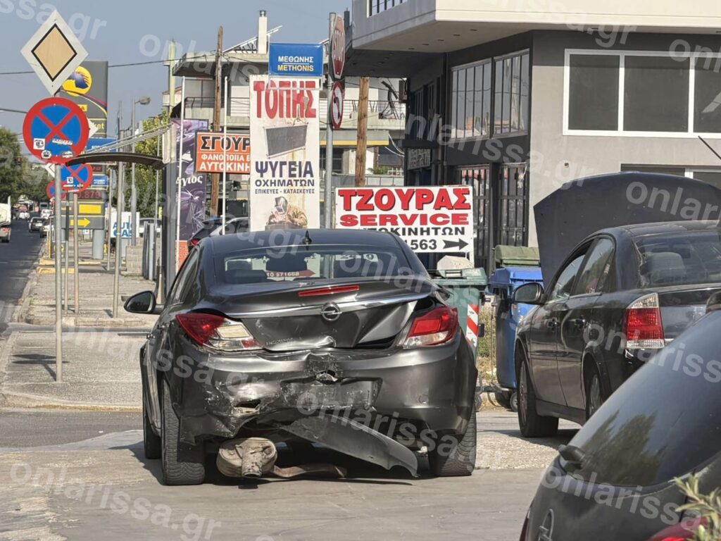 Σοβαρό τροχαίο στη Λάρισα: Τραυματίστηκαν 24χρονη και το 4χρονο παιδί της – Στο Πανεπιστημιακό Νοσοκομείο (ΦΩΤΟ)