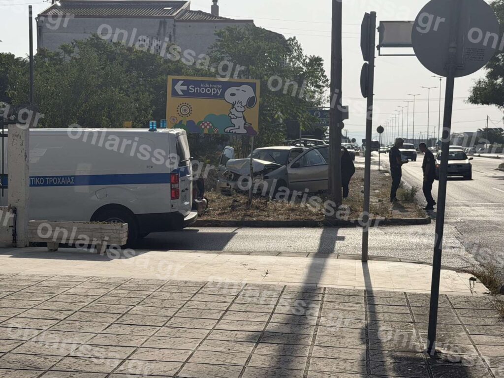 Σοβαρό τροχαίο στη Λάρισα: Τραυματίστηκαν 24χρονη και το 4χρονο παιδί της – Στο Πανεπιστημιακό Νοσοκομείο (ΦΩΤΟ)