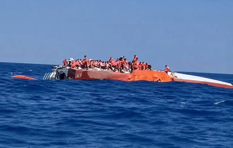 Επιβατηγό σκάφος ανετράπη ανοιχτά της Κερύνειας – Επιχείιρηση διάσωσης 267 επιβαινόντων