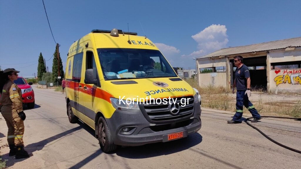 Σοβαρό τροχαίο στην Κορίνθου - Εξαμιλίων: Τέσσερις τραυματίες μετά από ανατροπή Ι.Χ. (ΦΩΤΟ-ΒΙΝΤΕΟ)