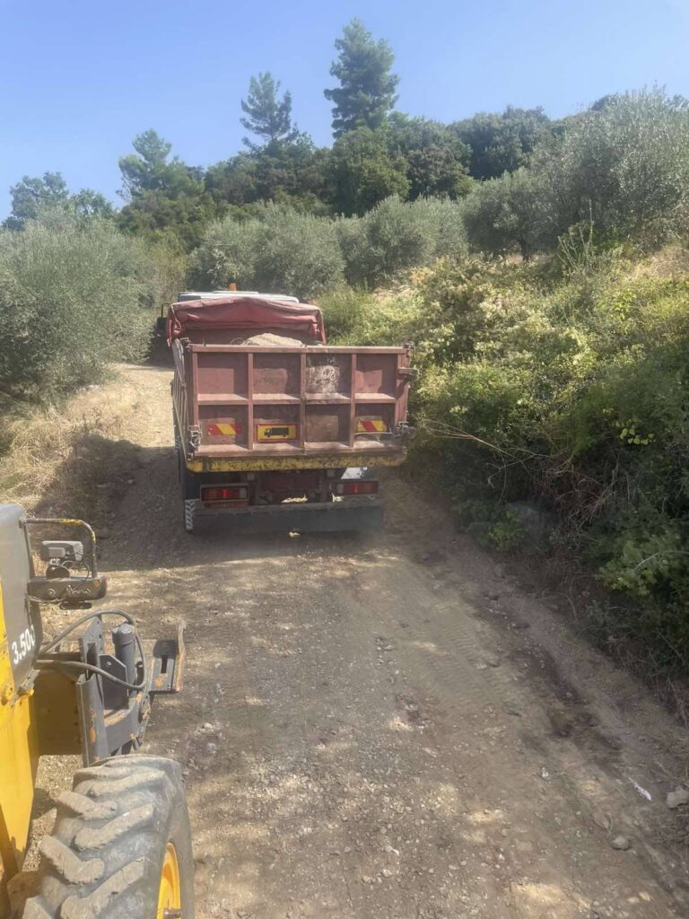 Αγρίνιο: Χαλικοστρώσεις και τεχνικό έργο σε αγροτικούς δρόμους στην Καλλιθέα