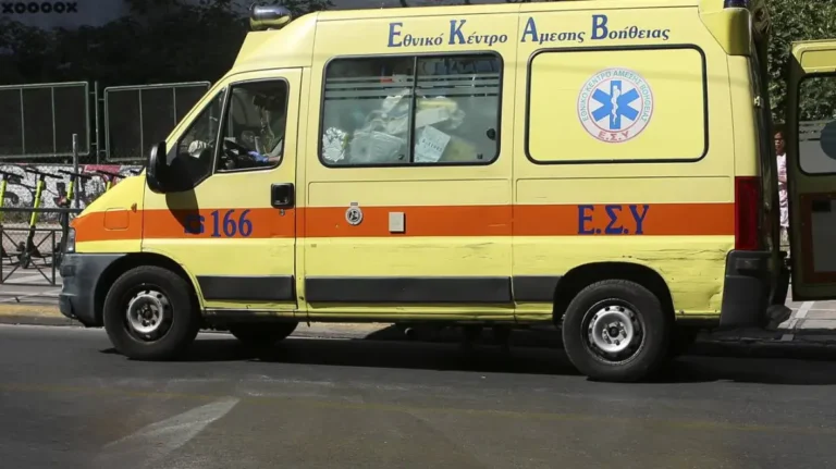 Κάτω Κουφονήσι: 67χρονη ανασύρθηκε χωρίς αισθήσεις από τη θάλασσα – Διακομίστηκε με ΕΚΑΒ στο κέντρο υγείας