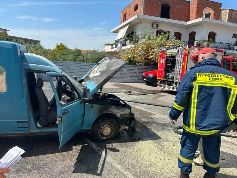 Φωτιά σε φορτηγάκι στον Άγιο Κωνσταντίνο Αγρινίου – Άμεση κινητοποίηση πυροσβεστικής