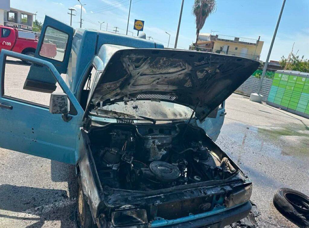 Φωτιά σε φορτηγάκι στον Άγιο Κωνσταντίνο Αγρινίου – Άμεση κινητοποίηση πυροσβεστικής