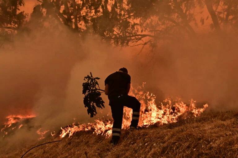 Δυτ. Ελλάδα: Σε επιφυλακή και σήμερα για φωτιές – Σε «πορτοκαλί» συναγερμό Αττική, Βοιωτία και Εύβοια