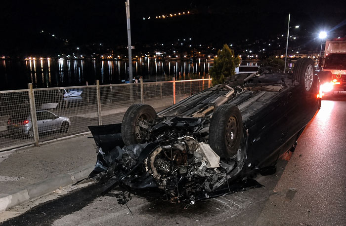 Σοβαρό τροχαίο στην Αμφιλοχία: Τούμπαρε αυτοκίνητο στη δυτική είσοδο της πόλης και εγκλωβίστηκε ο οδηγός