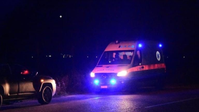 Σοβαρό τροχαίο με τρία δίκυκλα στα Καμένα Βούρλα – Στο νοσοκομείο τέσσερα άτομα