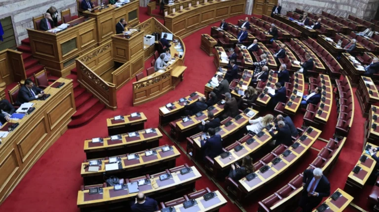 Νομοσχέδιο για τα επαγγελματικά ταμεία στην Ολομέλεια – Ποια οφέλη φέρνει σε εργαζόμενους και επιχειρήσεις