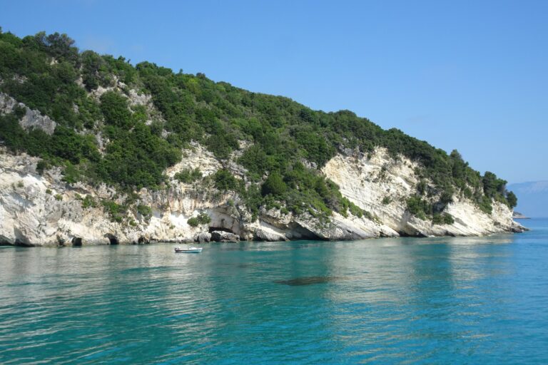 Ακυβέρνητο ιστιοφόρο με Πολωνή επιβαίνουσα ανοιχτά της Οξειάς – Επιχείρηση του Λιμεναρχείου Μεσολογγίου