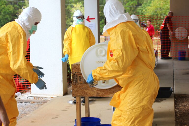 Έμπολα: Εκθετική εξάπλωση σε περιοχή μεγαλύτερη της Γαλλίας – Πάνω από 2.500 νεκροί στη Λαϊκή Δημοκρατία του Κονγκό