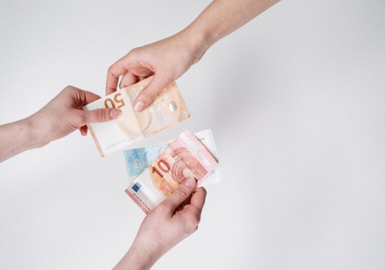 «Debt Flagging» στο ρεύμα: Τέλος στον «ενεργειακό τουρισμό» και προστασία για τους συνεπείς καταναλωτές