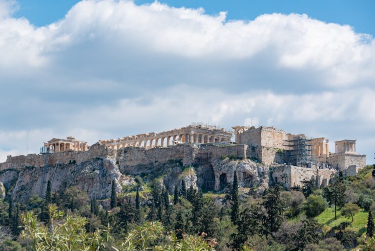Ανελκυστήρας Ακρόπολης: Ξεναγός καταγγέλλει – Το Υπουργείο Πολιτισμού απαντά για τα μέτρα ασφαλείας